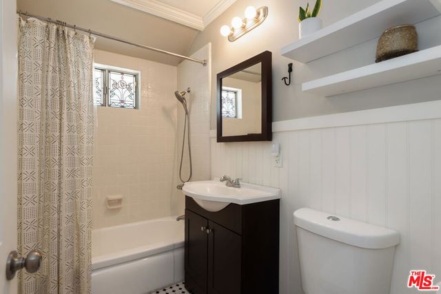 17407 Cohasset Street, Los Angeles, CA 91406
