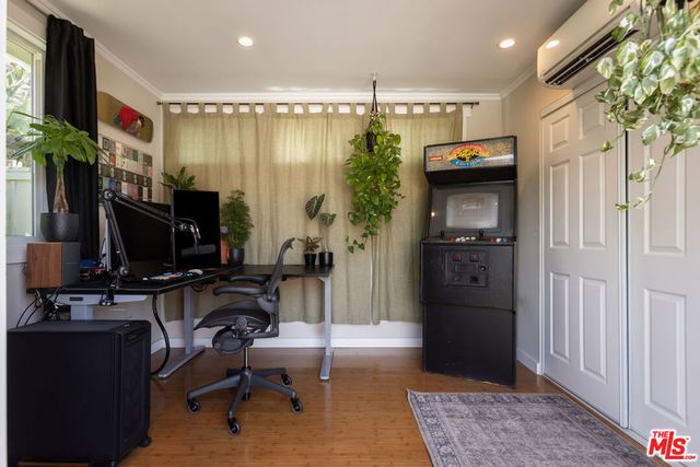 17407 Cohasset Street, Los Angeles, CA 91406