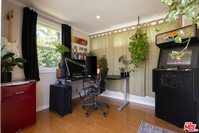 17407 Cohasset Street, Los Angeles, CA 91406