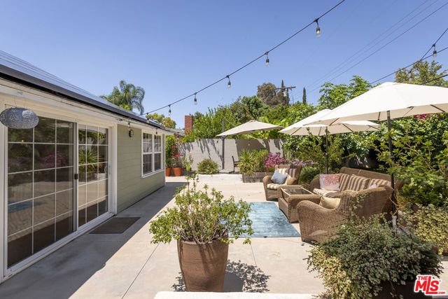 17407 Cohasset Street, Los Angeles, CA 91406