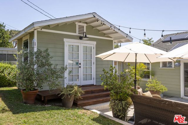 17407 Cohasset Street, Los Angeles, CA 91406