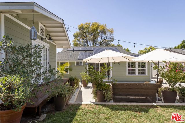 17407 Cohasset Street, Los Angeles, CA 91406