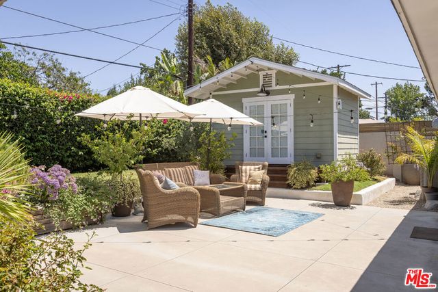 17407 Cohasset Street, Los Angeles, CA 91406