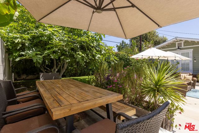17407 Cohasset Street, Los Angeles, CA 91406