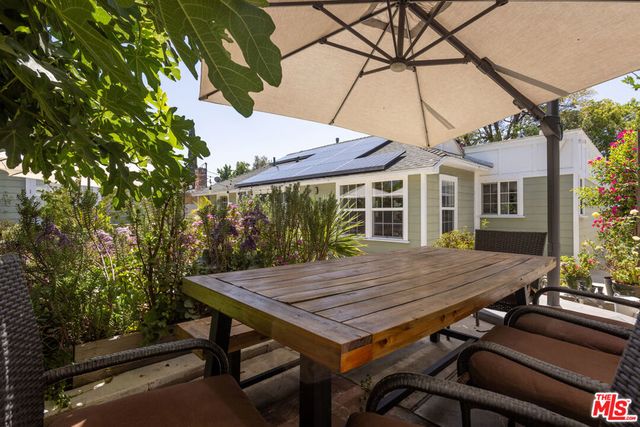 17407 Cohasset Street, Los Angeles, CA 91406