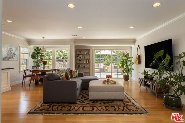 17407 Cohasset Street, Los Angeles, CA 91406