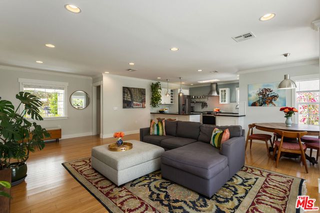 17407 Cohasset Street, Los Angeles, CA 91406