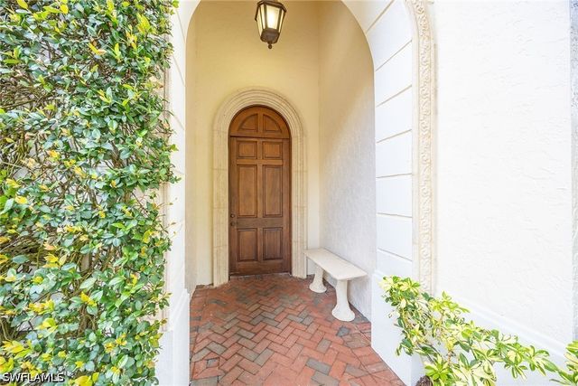 9154 Torrefino CT, Naples, FL 34109