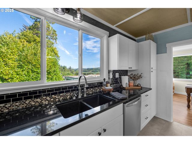 90635 SPRING Rd, Astoria, OR 97103