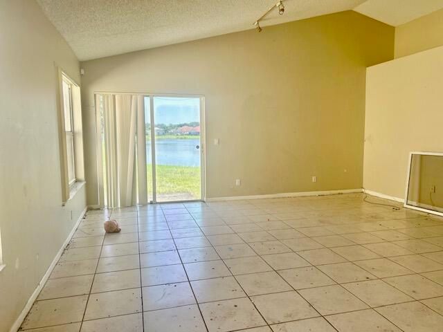 8820 N Lake Park Cir Circle N, Davie, FL 33328