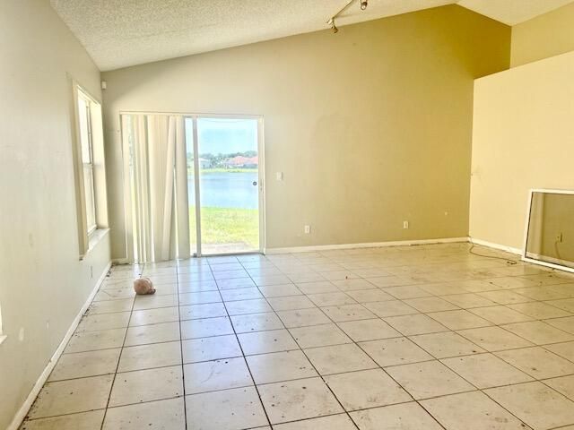 8820 N Lake Park Cir Circle N, Davie, FL 33328