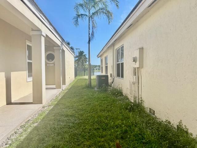 8820 N Lake Park Cir Circle N, Davie, FL 33328