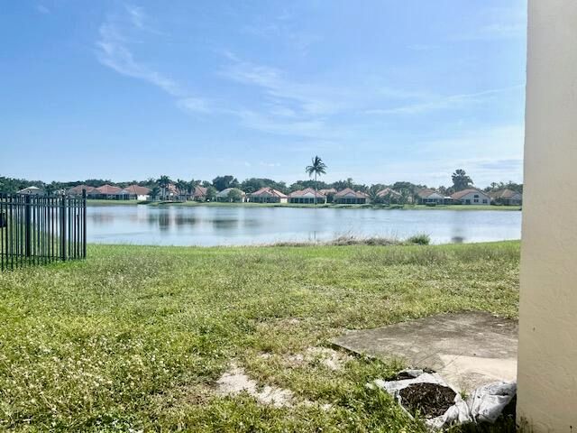 8820 N Lake Park Cir Circle N, Davie, FL 33328