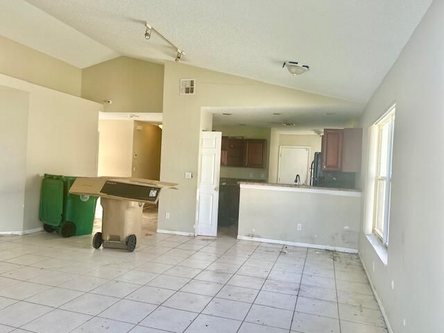 8820 N Lake Park Cir Circle N, Davie, FL 33328