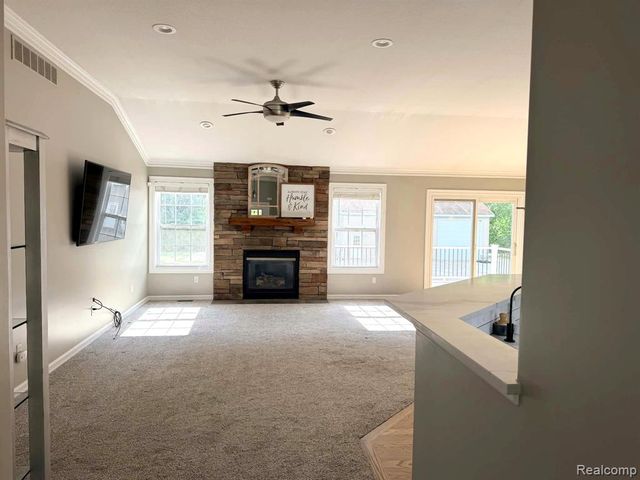 10070 N Fenton Road, Fenton, MI 48430