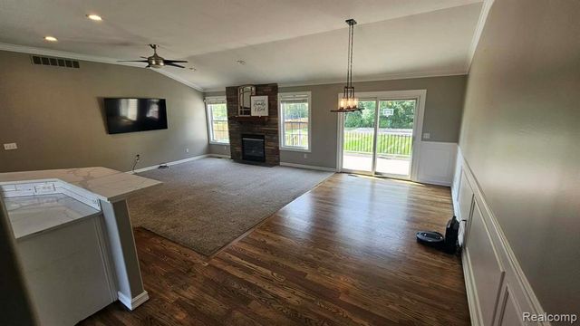 10070 N Fenton Road, Fenton, MI 48430