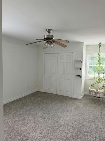 10070 N Fenton Road, Fenton, MI 48430