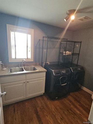 10070 N Fenton Road, Fenton, MI 48430