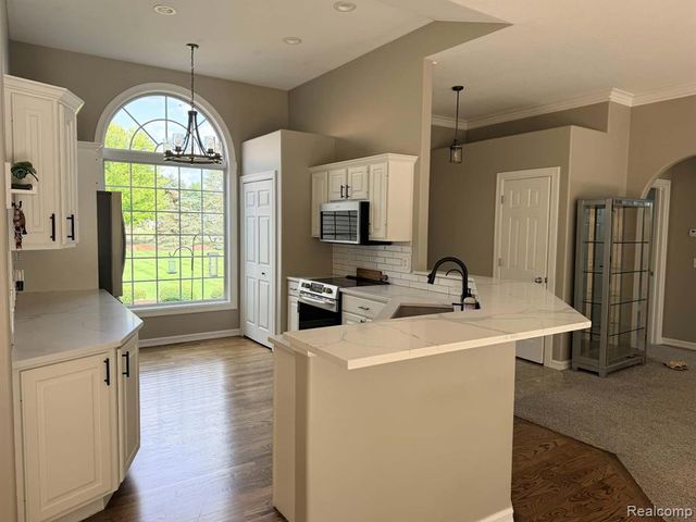 10070 N Fenton Road, Fenton, MI 48430