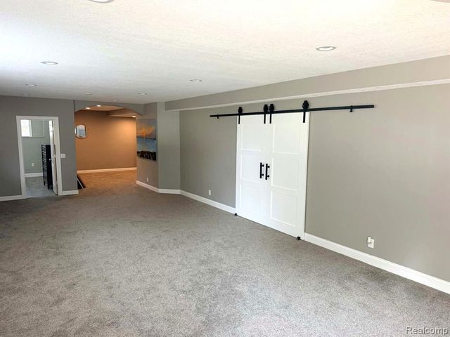 10070 N Fenton Road, Fenton, MI 48430
