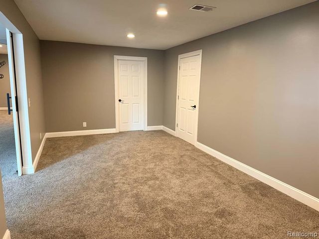 10070 N Fenton Road, Fenton, MI 48430