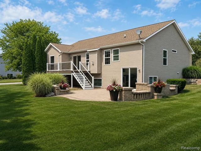10070 N Fenton Road, Fenton, MI 48430