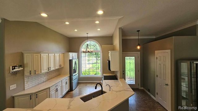 10070 N Fenton Road, Fenton, MI 48430
