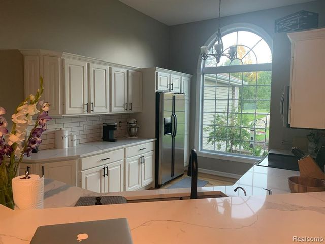 10070 N Fenton Road, Fenton, MI 48430