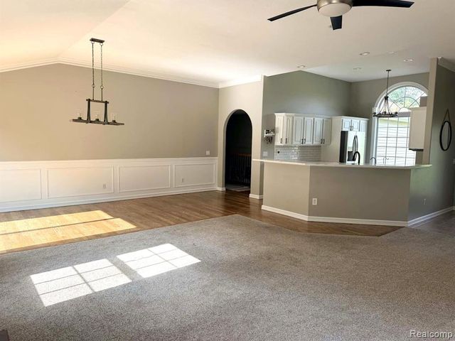 10070 N Fenton Road, Fenton, MI 48430