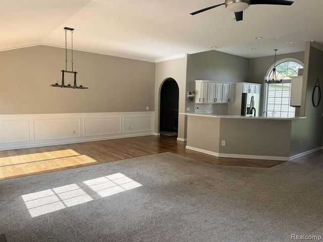 10070 N Fenton Road, Fenton, MI 48430