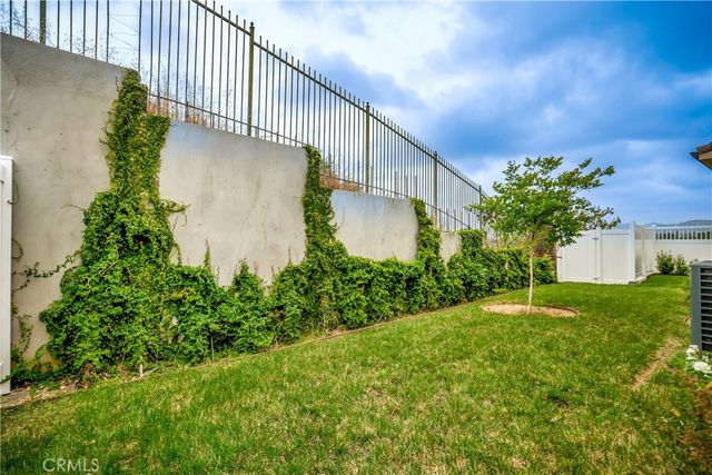 12519 Haleh Ln, Sylmar, CA 91342