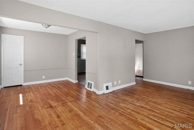 1124 Grenshaw Drive, St Louis, MO 63137