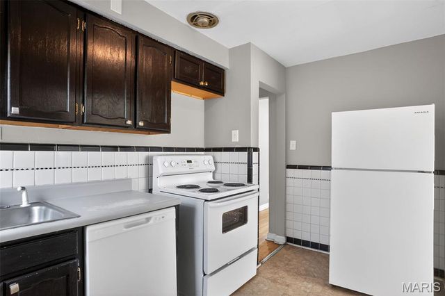 1124 Grenshaw Drive, St Louis, MO 63137