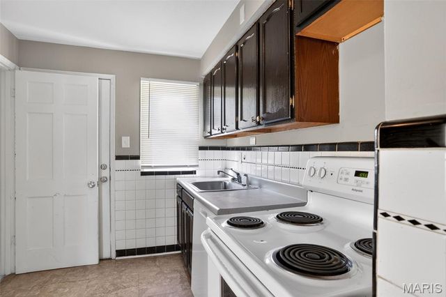 1124 Grenshaw Drive, St Louis, MO 63137
