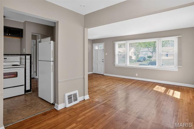 1124 Grenshaw Drive, St Louis, MO 63137