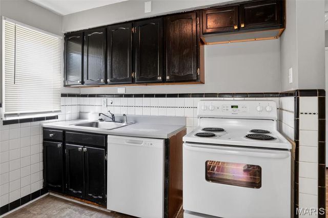 1124 Grenshaw Drive, St Louis, MO 63137