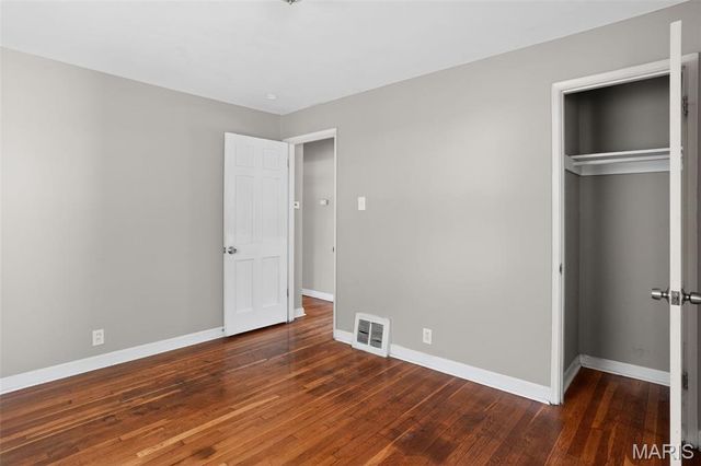 1124 Grenshaw Drive, St Louis, MO 63137