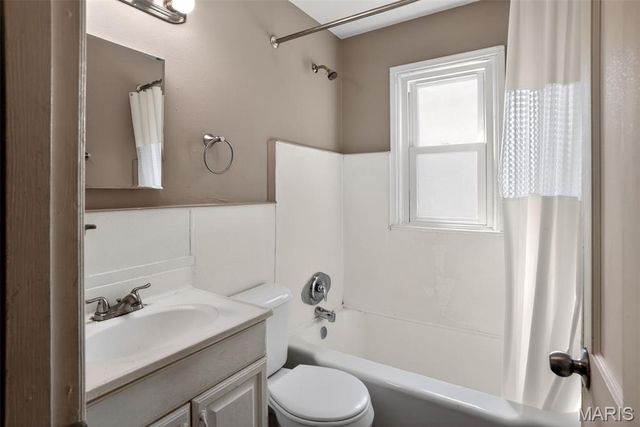 1124 Grenshaw Drive, St Louis, MO 63137