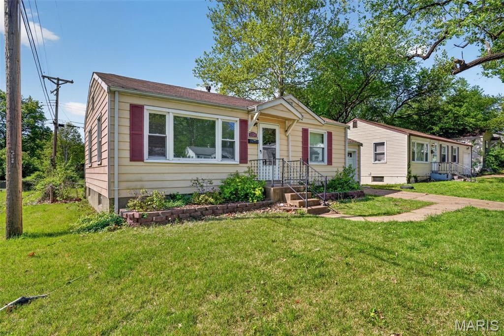 1124 Grenshaw Drive, St Louis, MO 63137