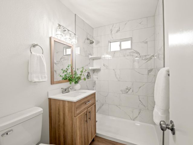 2044 E Sierra Madre Avenue, Fresno, CA 93726