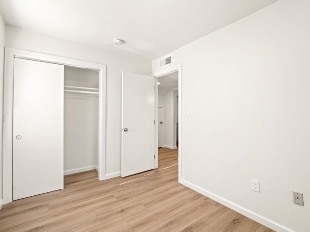 2044 E Sierra Madre Avenue, Fresno, CA 93726