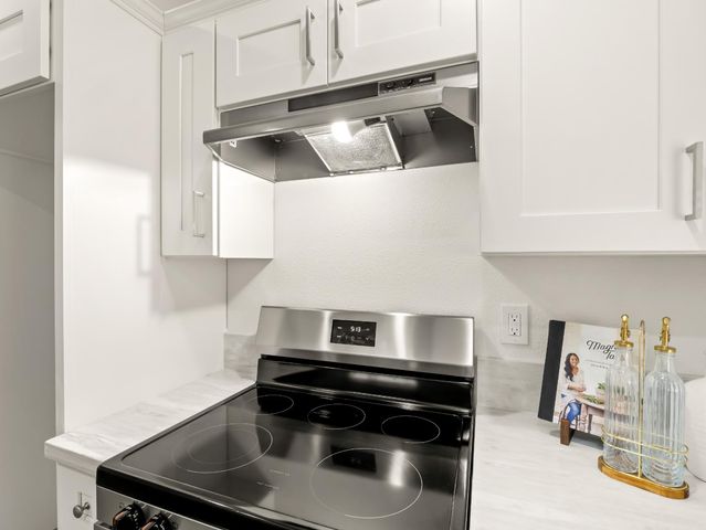 2044 E Sierra Madre Avenue, Fresno, CA 93726