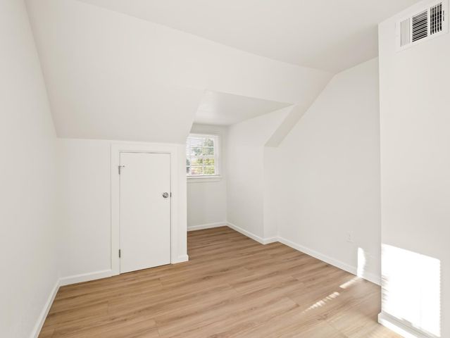 2044 E Sierra Madre Avenue, Fresno, CA 93726
