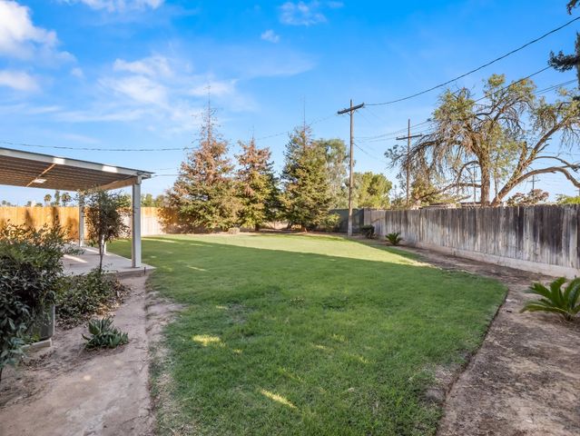 2044 E Sierra Madre Avenue, Fresno, CA 93726