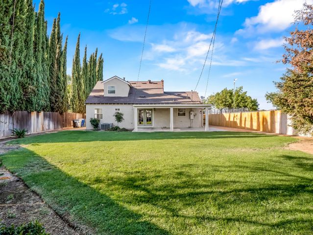 2044 E Sierra Madre Avenue, Fresno, CA 93726