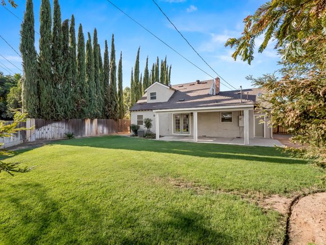 2044 E Sierra Madre Avenue, Fresno, CA 93726