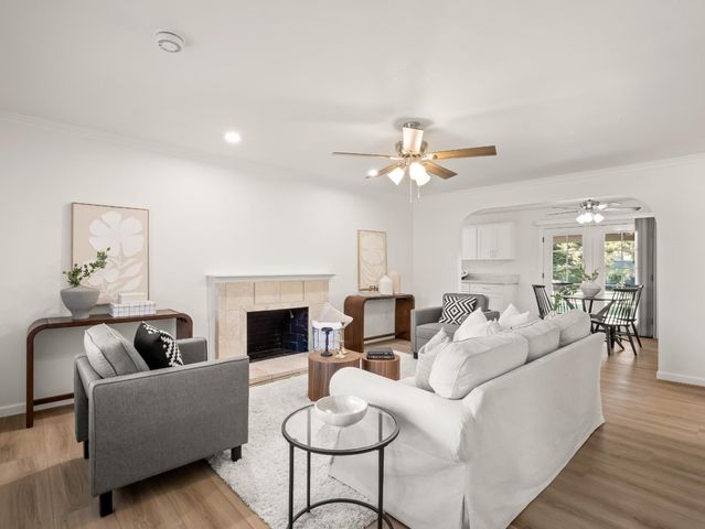 2044 E Sierra Madre Avenue, Fresno, CA 93726