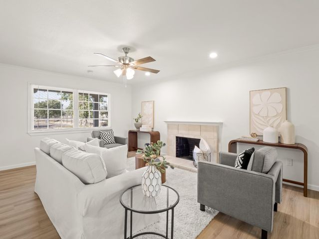 2044 E Sierra Madre Avenue, Fresno, CA 93726