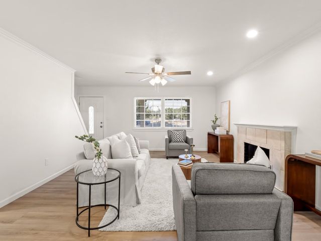 2044 E Sierra Madre Avenue, Fresno, CA 93726