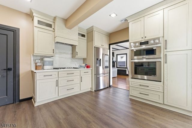 9 New Brier Ln, Clifton City, NJ 07012